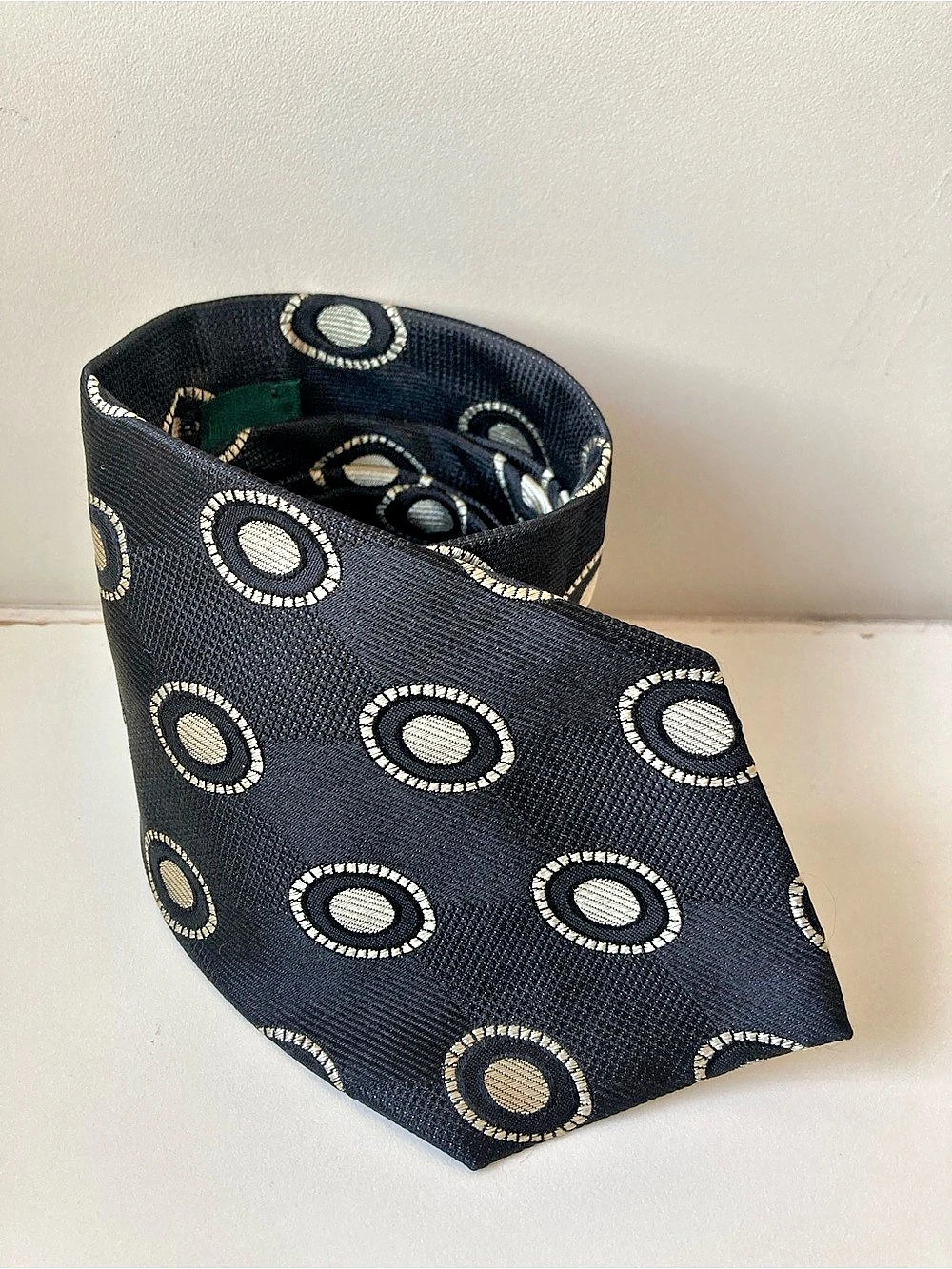 Tom James Men's Silk Geometric polka dot Tie in Black & white Like New